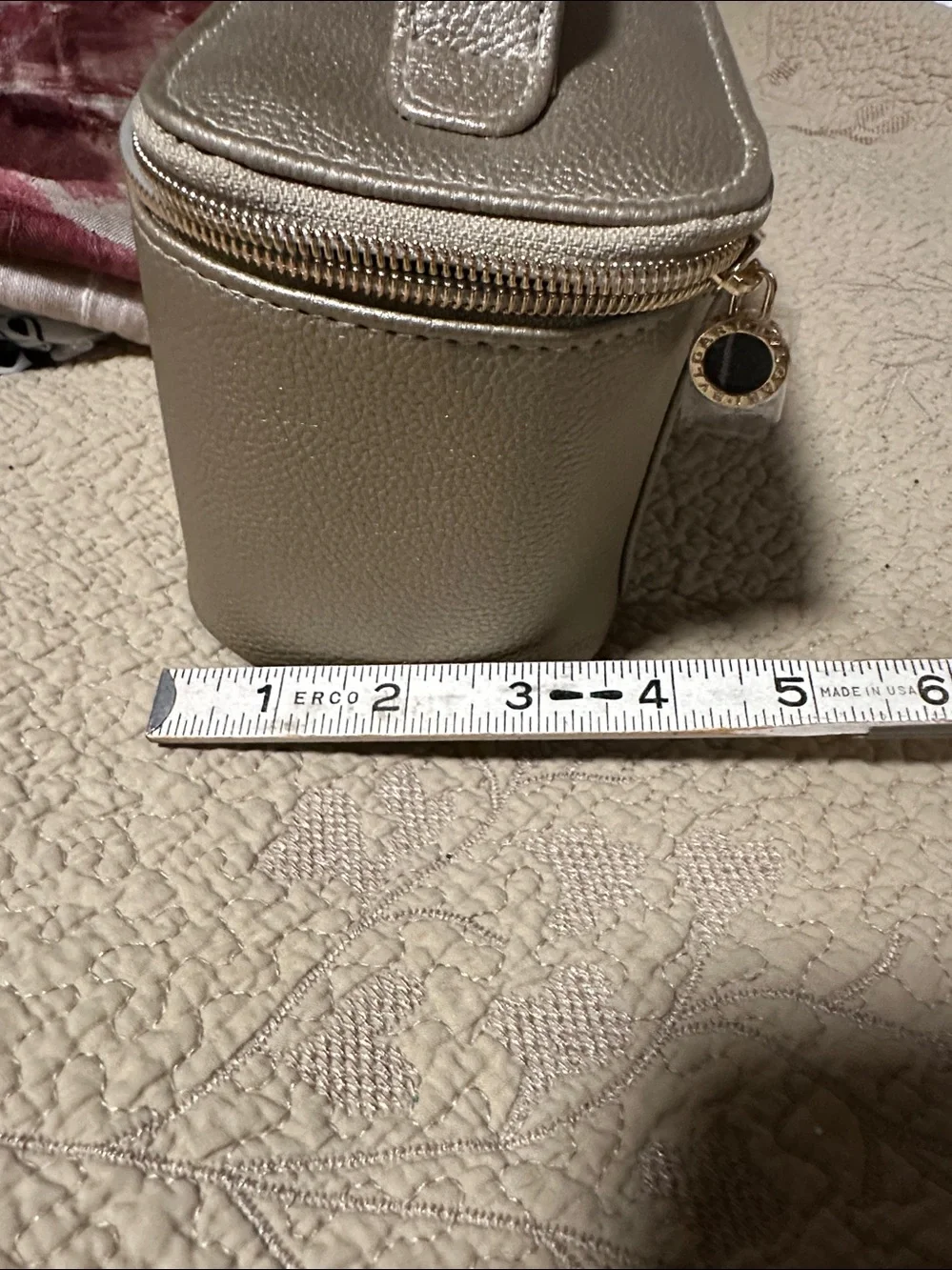 Bvlgari Vanity case Never worn Gold, Plastic Nee